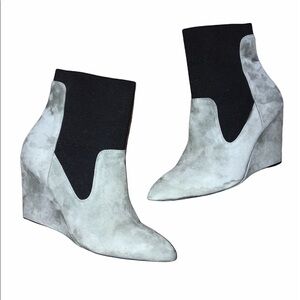 Charles David 7 1/2 medium green pull on booties